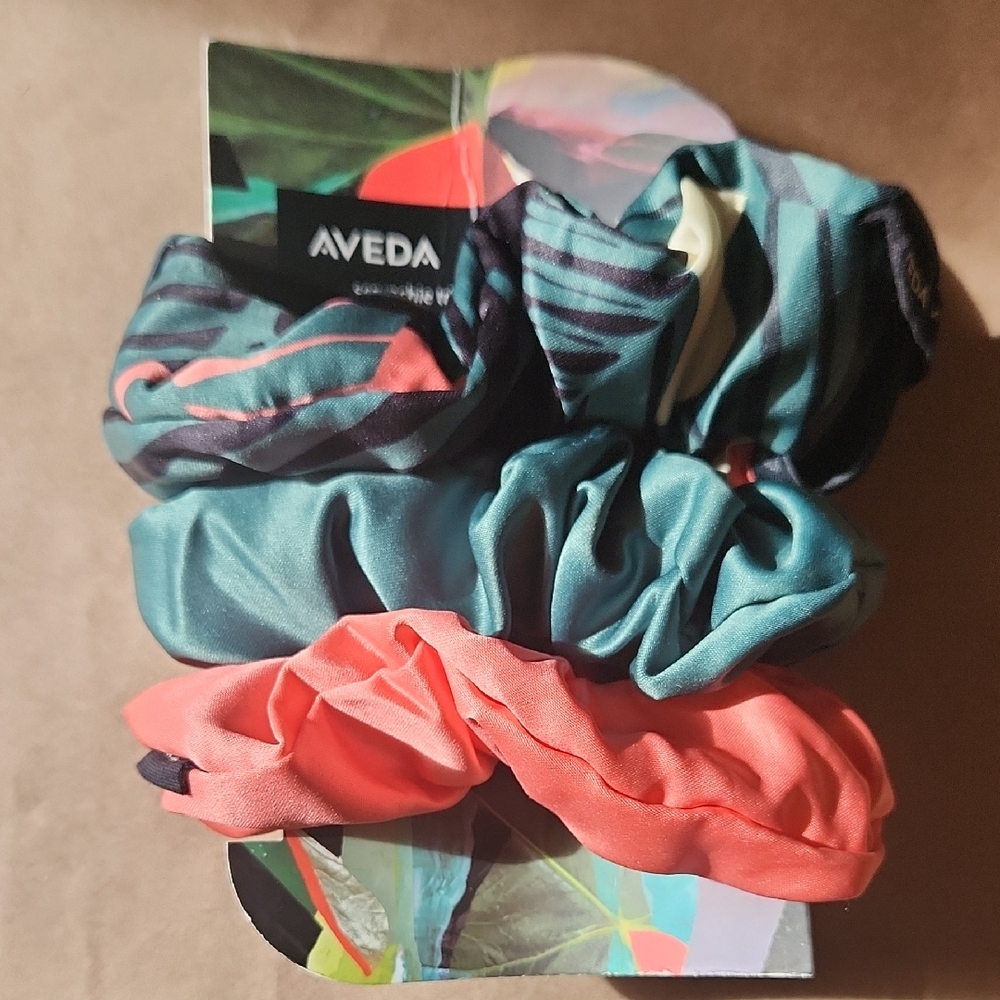 AVEDA Vibrant Hair Scrunchies Trio